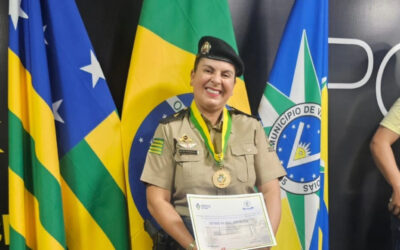 Diretora de assuntos estratégicos da Unimil recebe a Medalha do Mérito Pedro Ludovico Teixeira