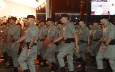 A diretora administrativa e secretária geral da UNIMIL prestigia solenidade militar de formatura do CFP – 2ª Turma/2023